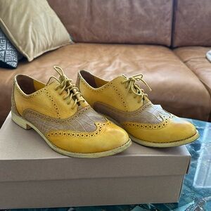 Cole Haan yellow sunshine Oxford ☀️